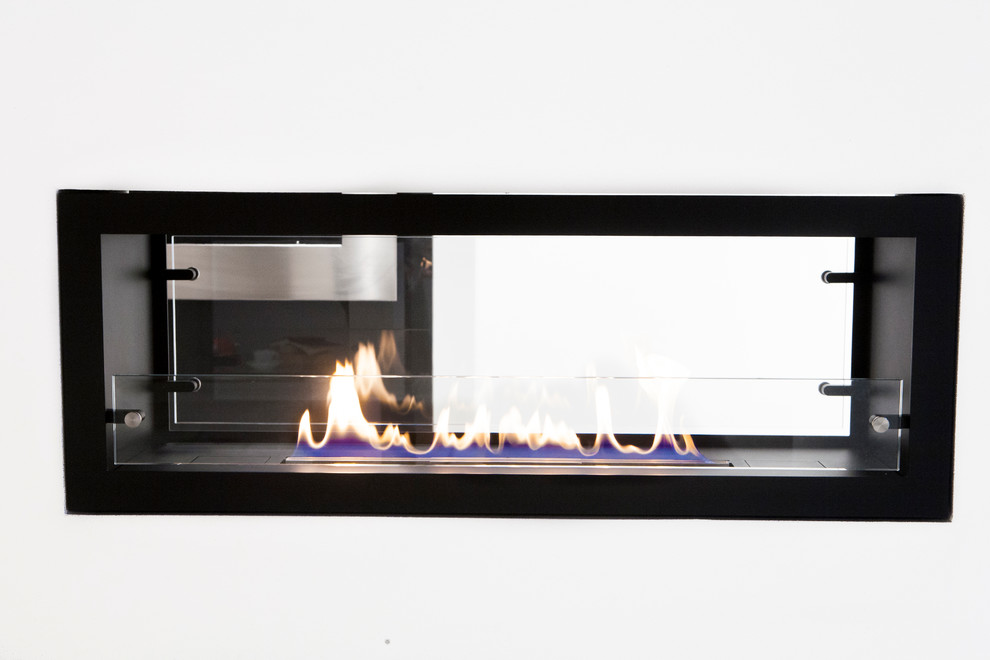 Гостиная.  Сквозной биокамин Decoflame создаст уют сразу в двух пространствах.