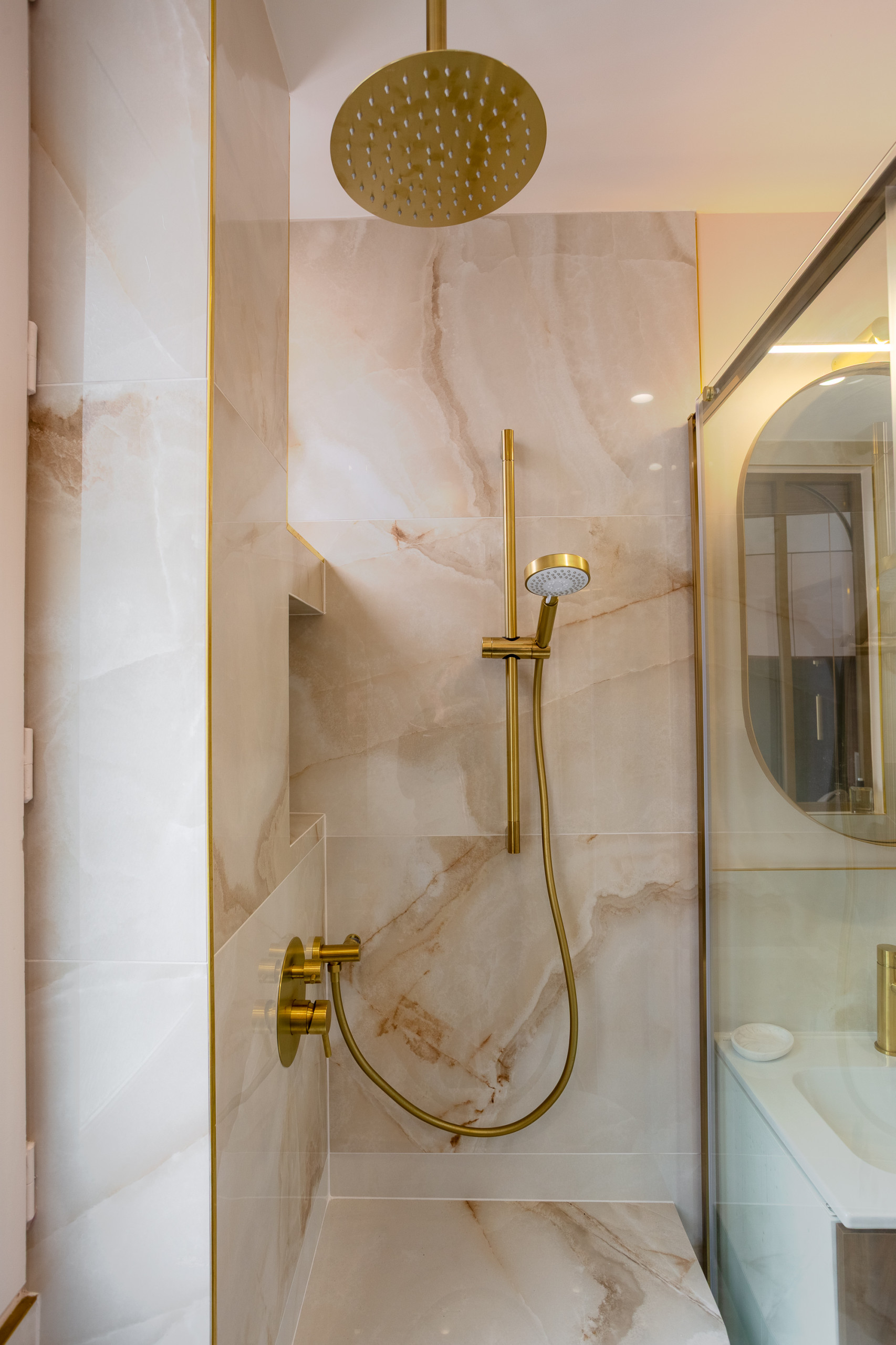 Une salle de bain raffinée dans moins de 4 m²