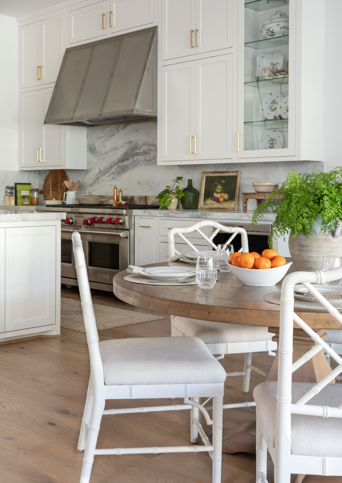 Example of a transitional home design design in Houston
