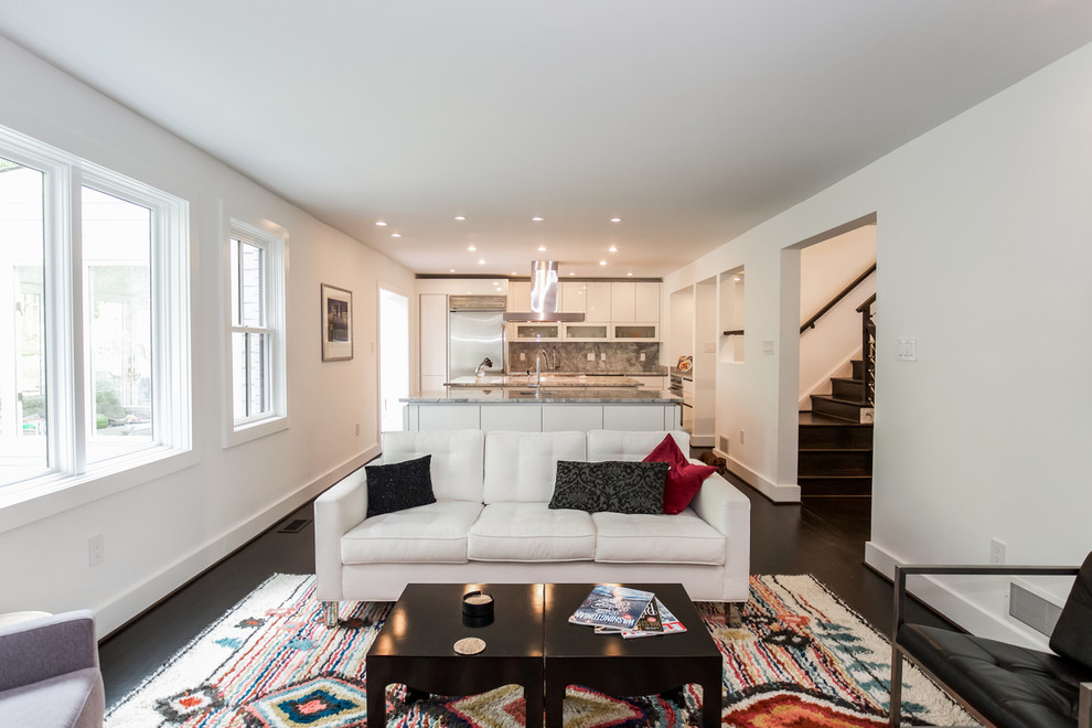 Open Kitchen & Family room