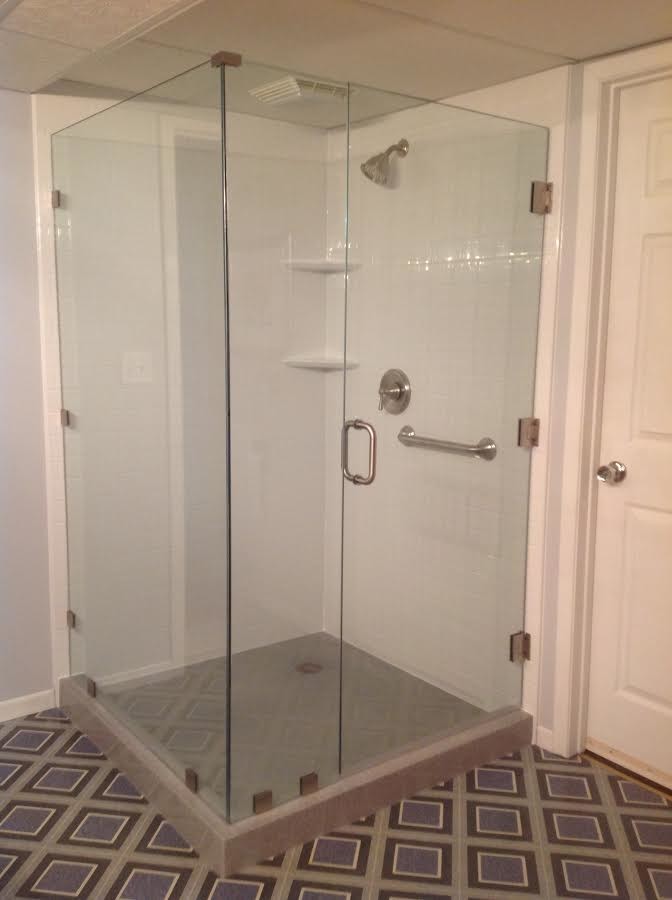 Example of a mid-sized transitional master white tile and porcelain tile porcelain tile and multicolored floor alcove shower design with blue walls, a hinged shower door, flat-panel cabinets, white cabinets, a two-piece toilet, an undermount sink and laminate countertops
