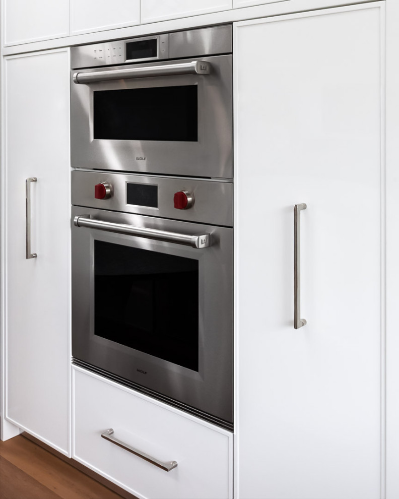 Inspiration for a transitional kitchen remodel in Orange County
