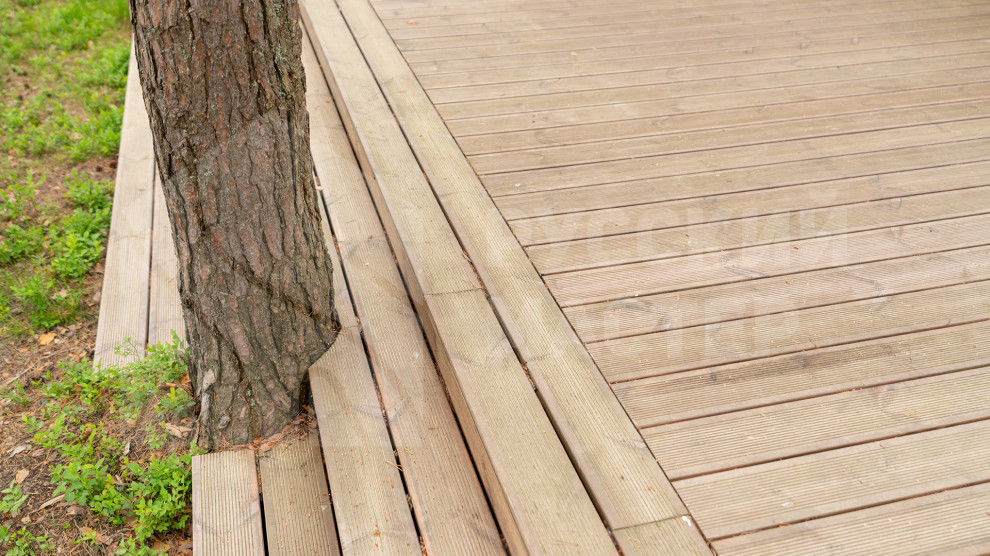 Современный дизайнерский дом с террасой и отделкой из дранки