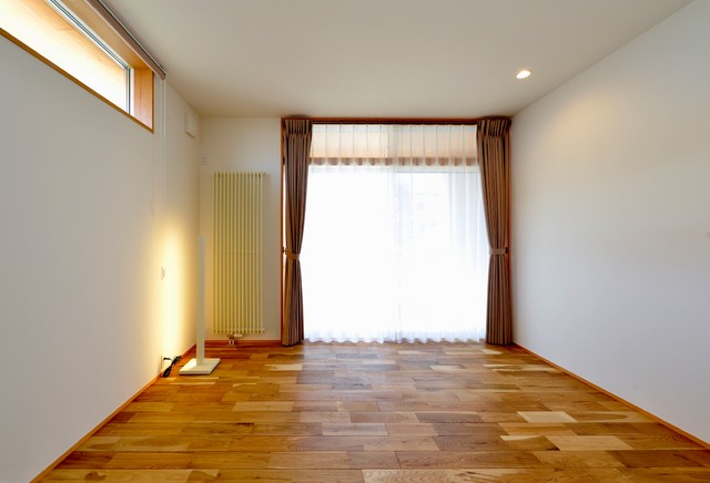 往生地の家 minimalistisch-schlafzimmer