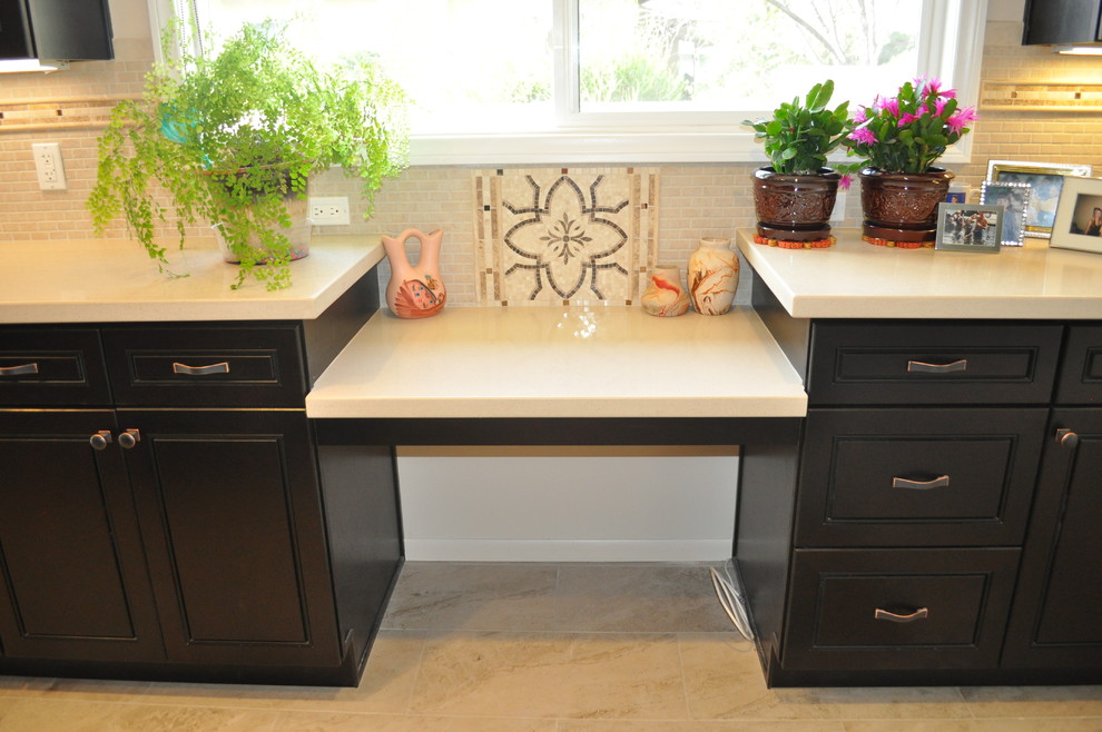 Kitchen - kitchen idea in Orange County