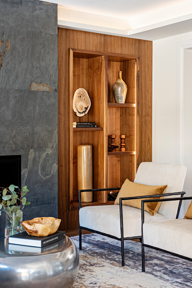 Идея дизайна: открытая гостиная комната среднего размера в современном стиле с белыми стенами, паркетным полом среднего тона, горизонтальным камином, фасадом камина из камня и деревянными стенами