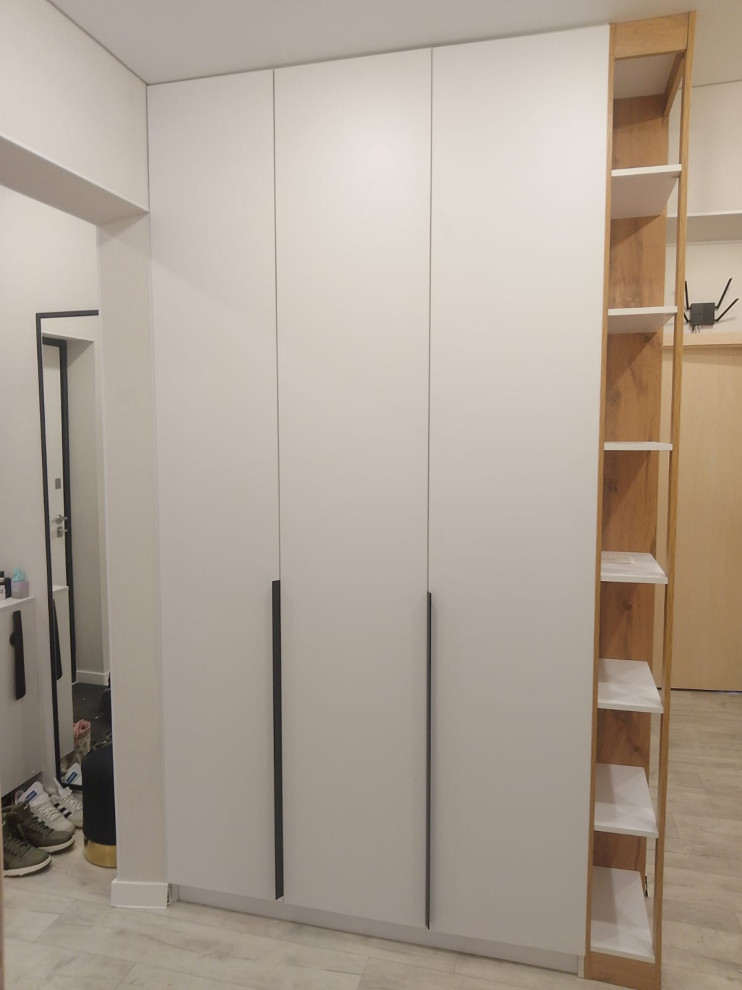 Шкаф распашной