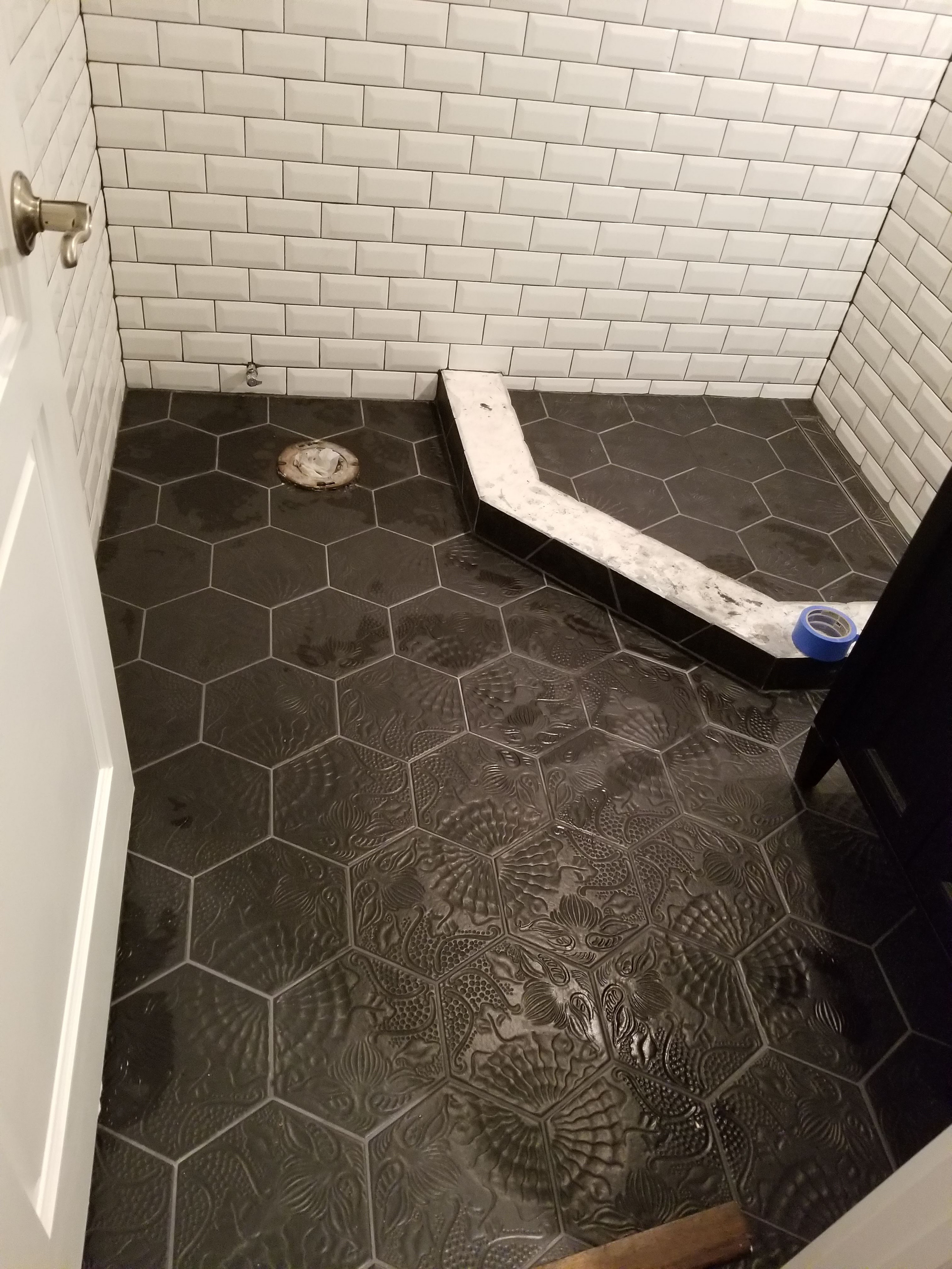 black and  withe  space saver  shower