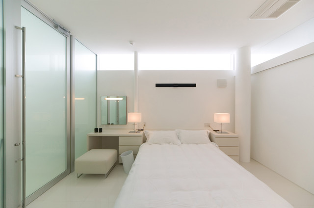 伊賀町の家 minimalistisch-schlafzimmer