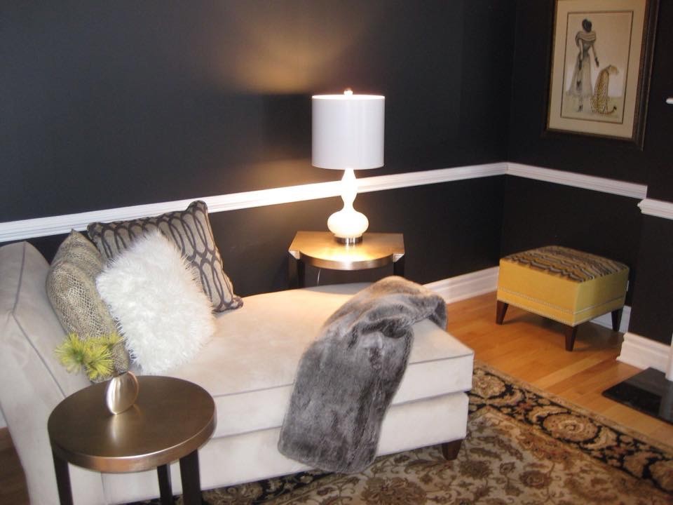 Example of a transitional home design design in Chicago
