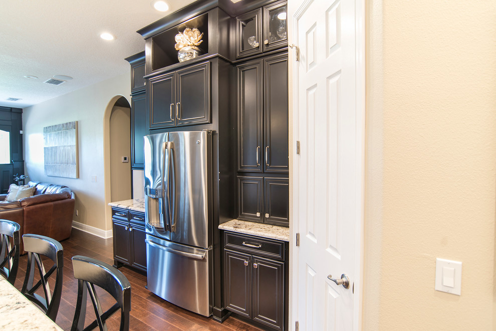 This is an example of an eclectic kitchen in Orlando.