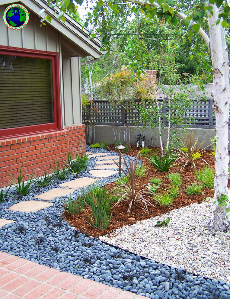 This is an example of a mid-sized contemporary front yard xeriscape in Los Angeles with a garden path and brick pavers.