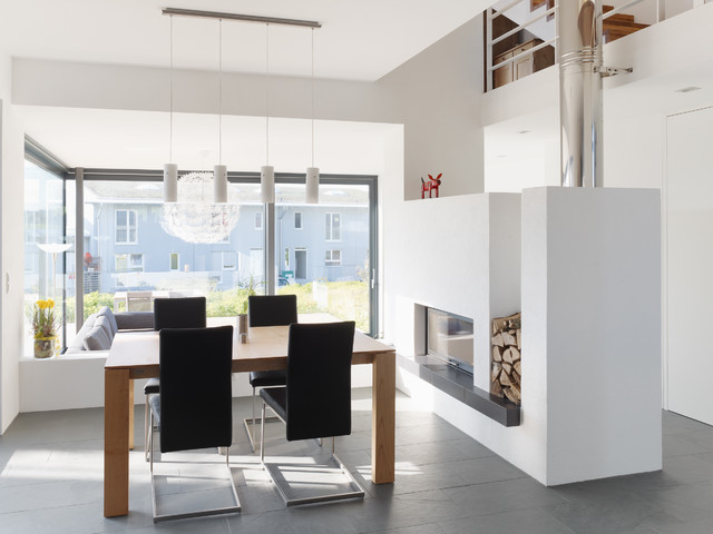 Wohnbereich mit Kamin contemporary-matplats