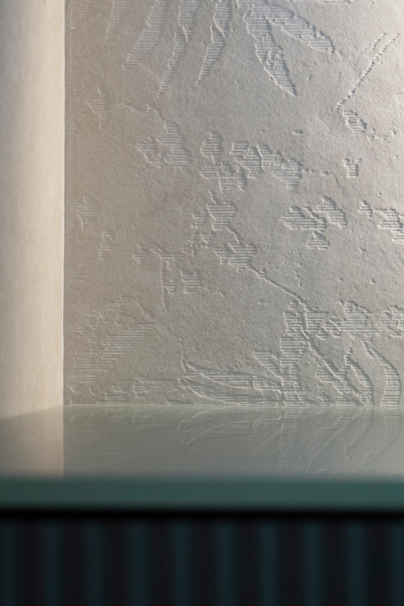 Equilibrio contemporaneo tra materia, luce e colore