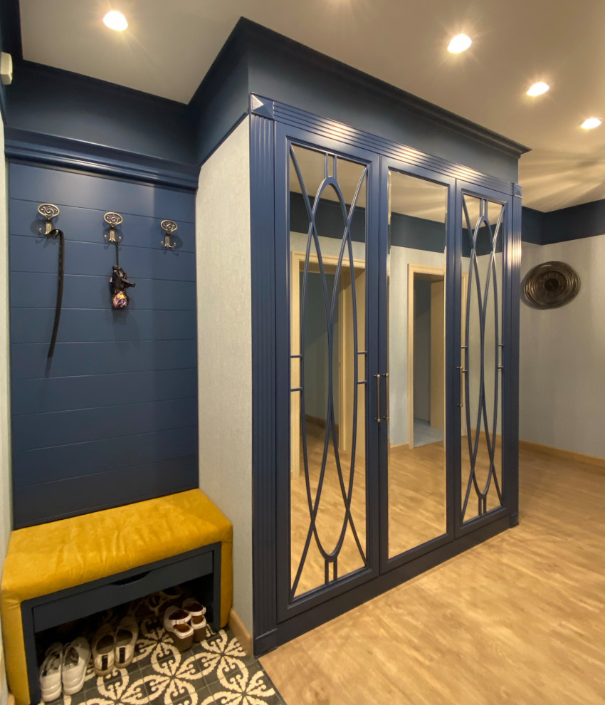 Шкаф классика в прихожую