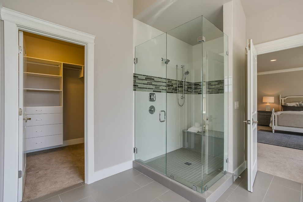 Example of a large transitional home design design in Seattle