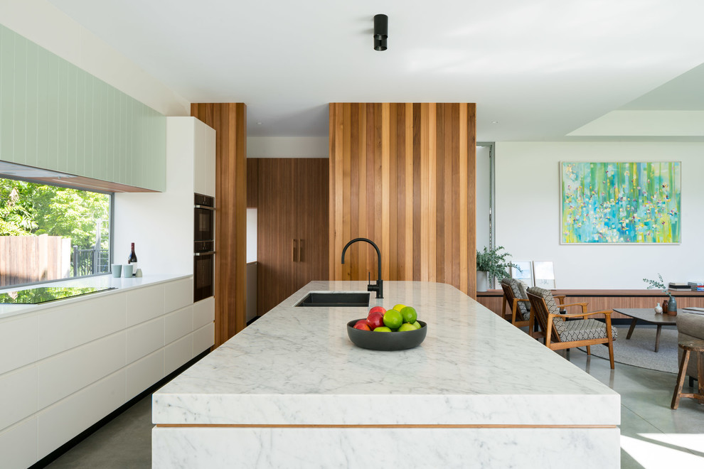 This is an example of a midcentury kitchen in Brisbane.