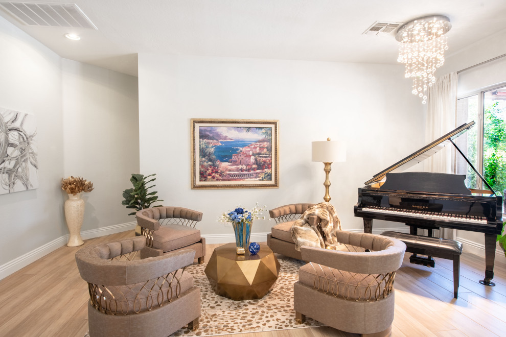 Example of a transitional home design design in Phoenix
