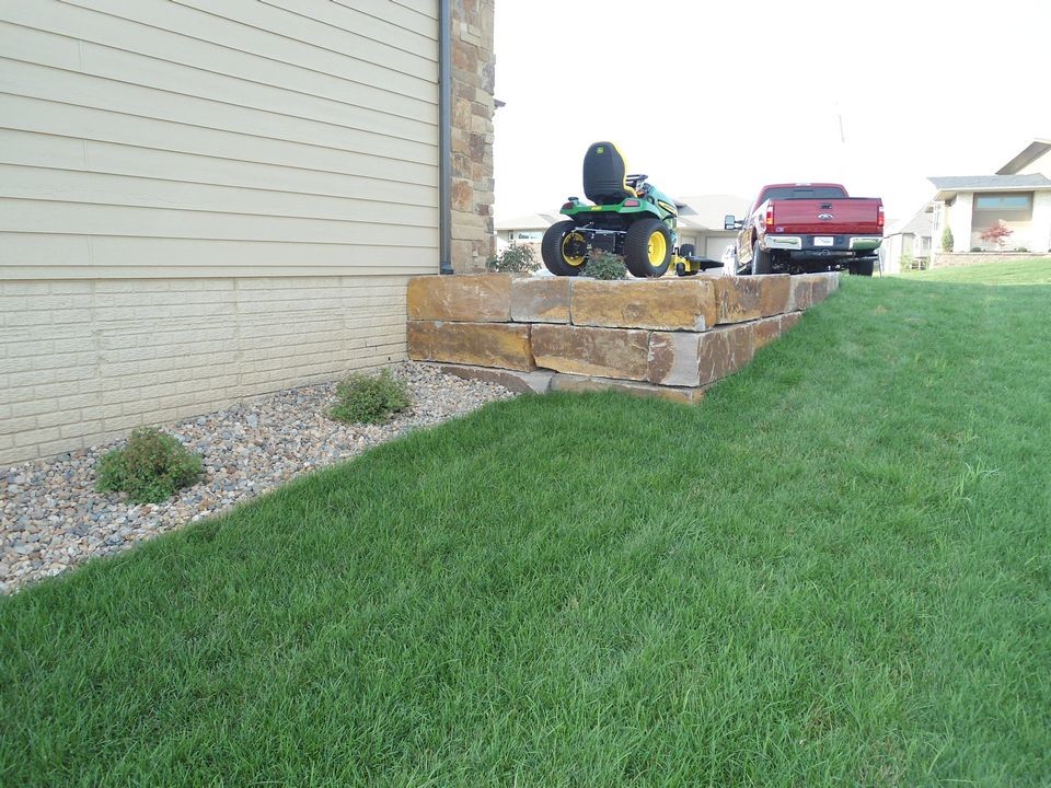 Design ideas for a rustic stone landscaping.