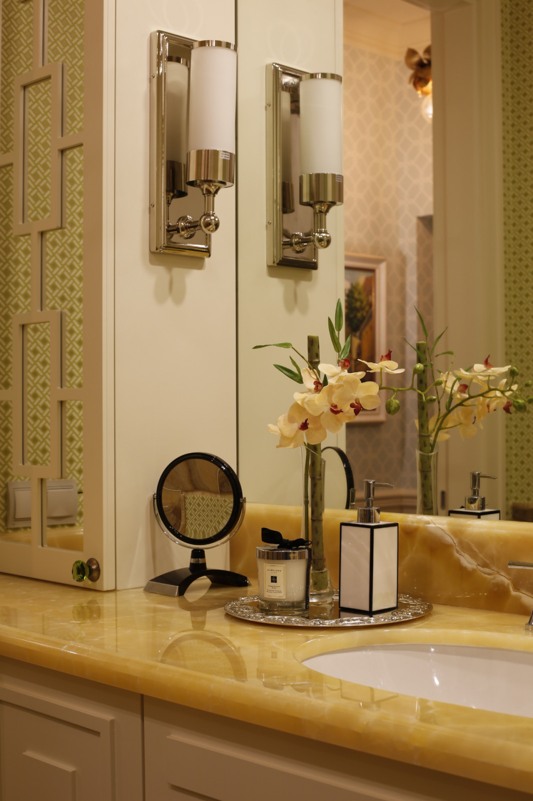 Романтичная "Сталинка" с окнами в Нескучный сад.