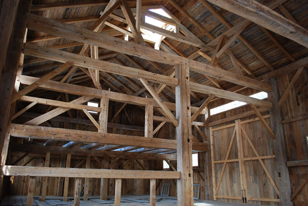 Example of a large mountain style home design design