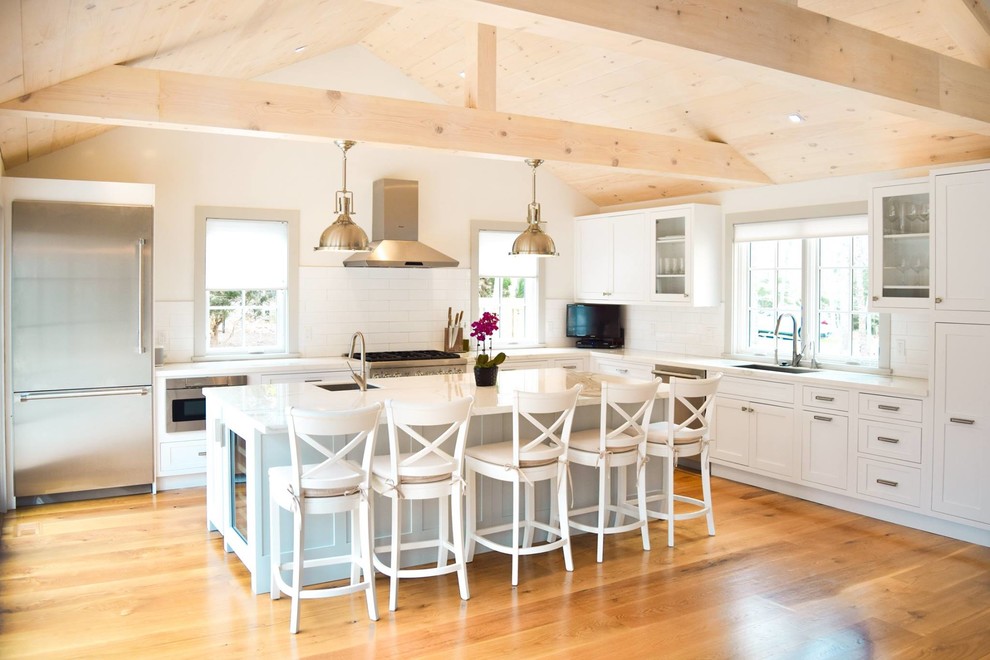 Kitchen - transitional kitchen idea in New York