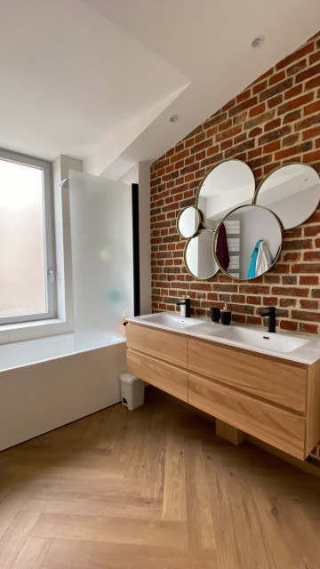 Sur&eacute;l&eacute;vation chez Mme C. modern-badezimmer