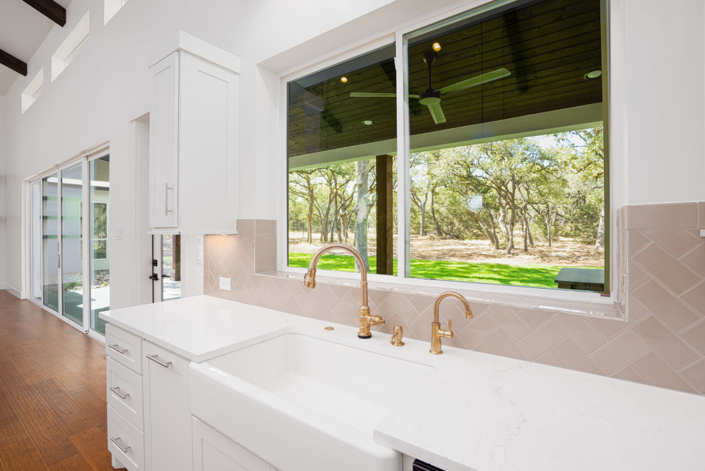 Example of a transitional kitchen design in Austin