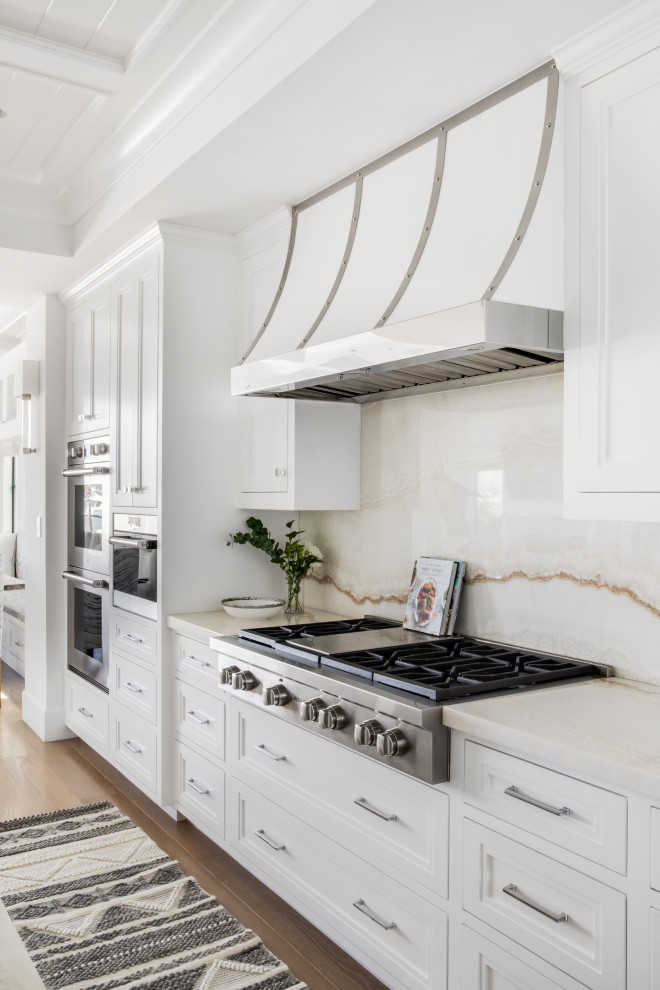 Transitional kitchen photo in Orange County