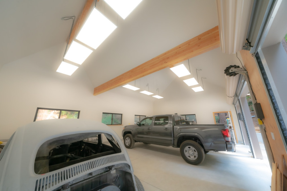 Design ideas for a mid-sized country detached three-car workshop in San Francisco.