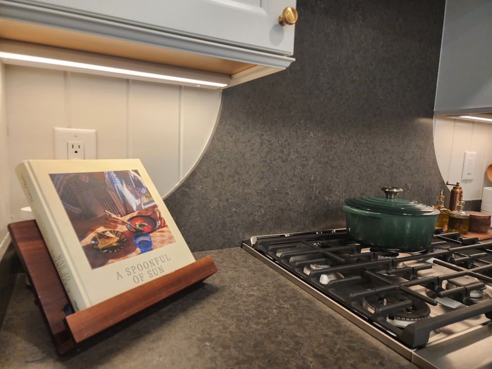 16831 - The Purrfect Kitchen