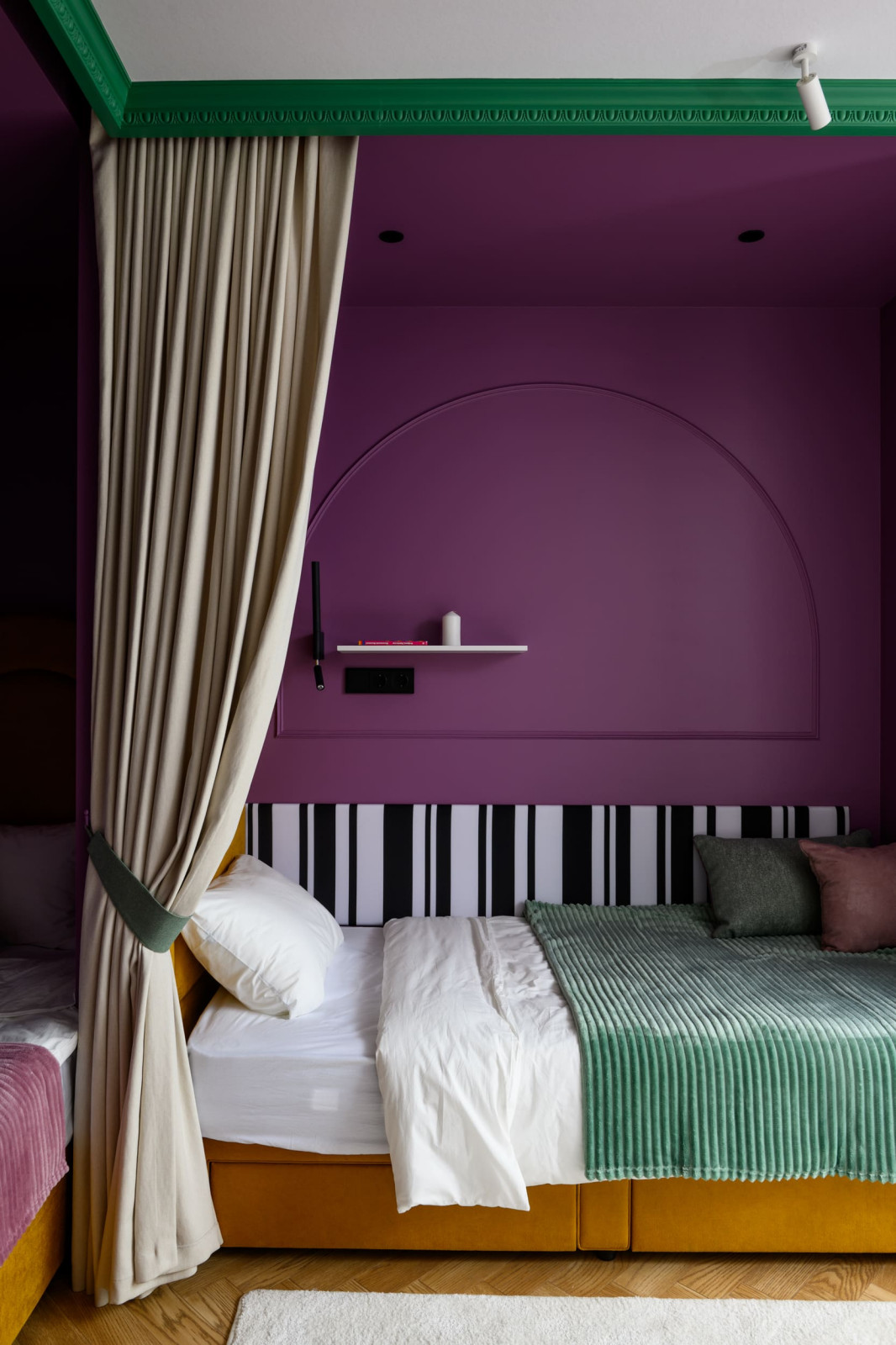 Квартирный вопрос - цветущая магнолия