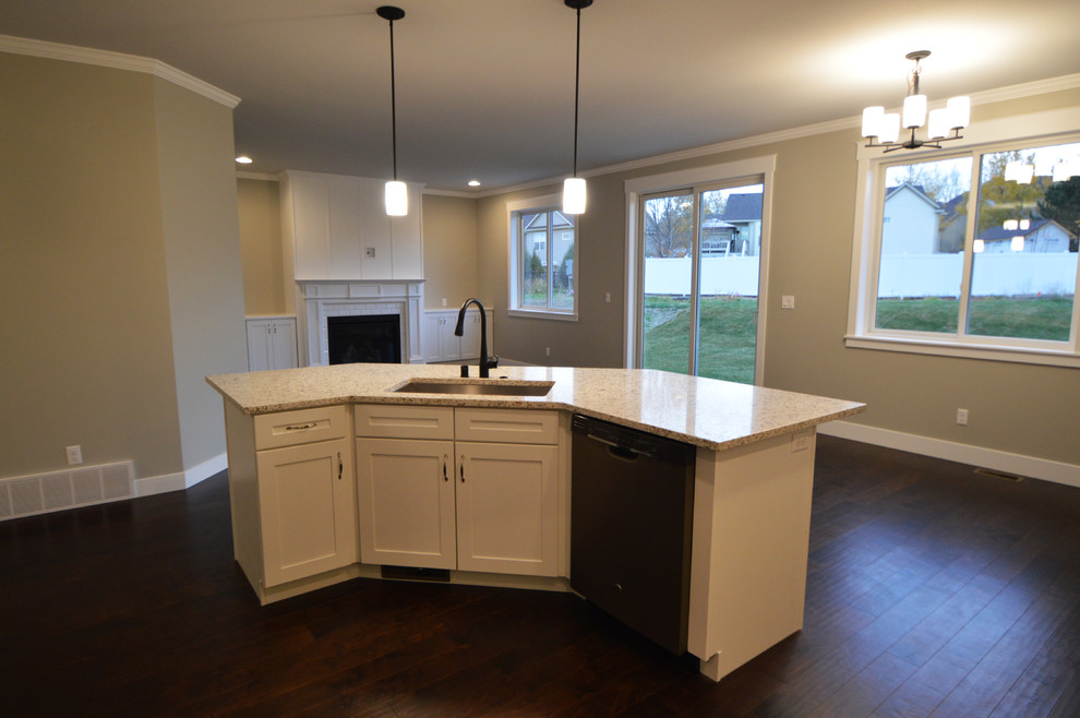 Kitchen - transitional kitchen idea