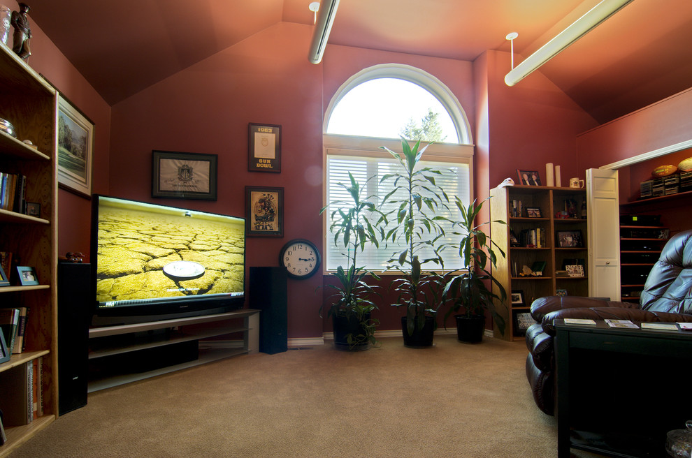 This is an example of a contemporary home theatre in Portland.
