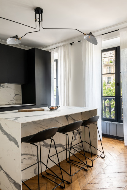 Black is back - Le Marais contemporary-kitchen