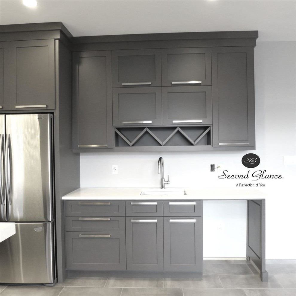 Transitional kitchen photo in Toronto