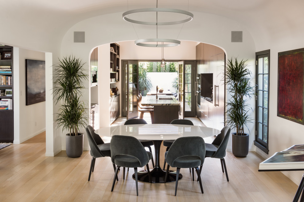 Transitional dining room in Los Angeles.