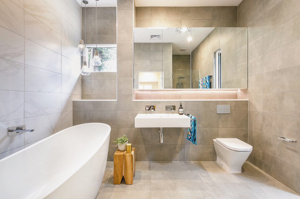 Contemporary bathroom in Melbourne.