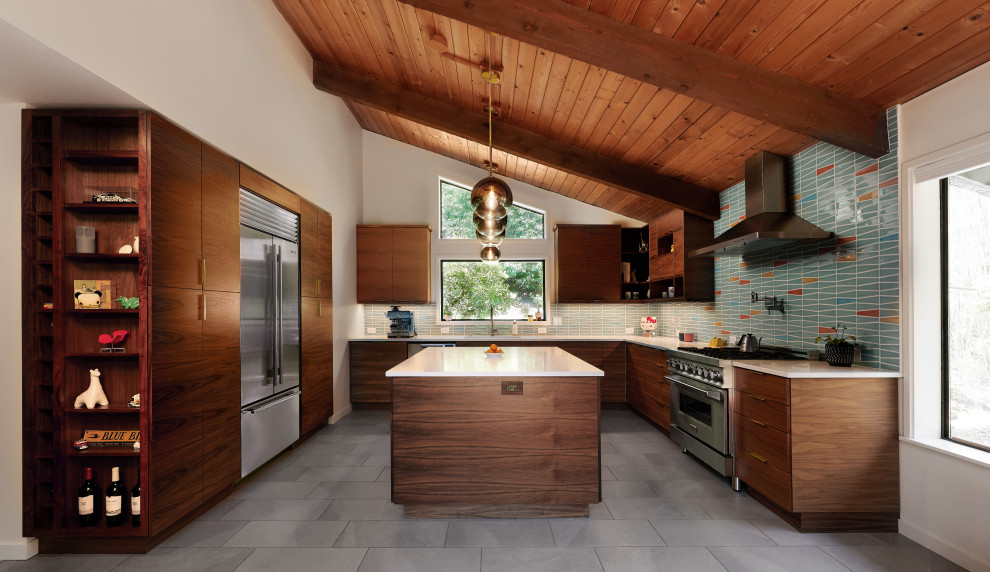 Photo of a midcentury kitchen in Portland.