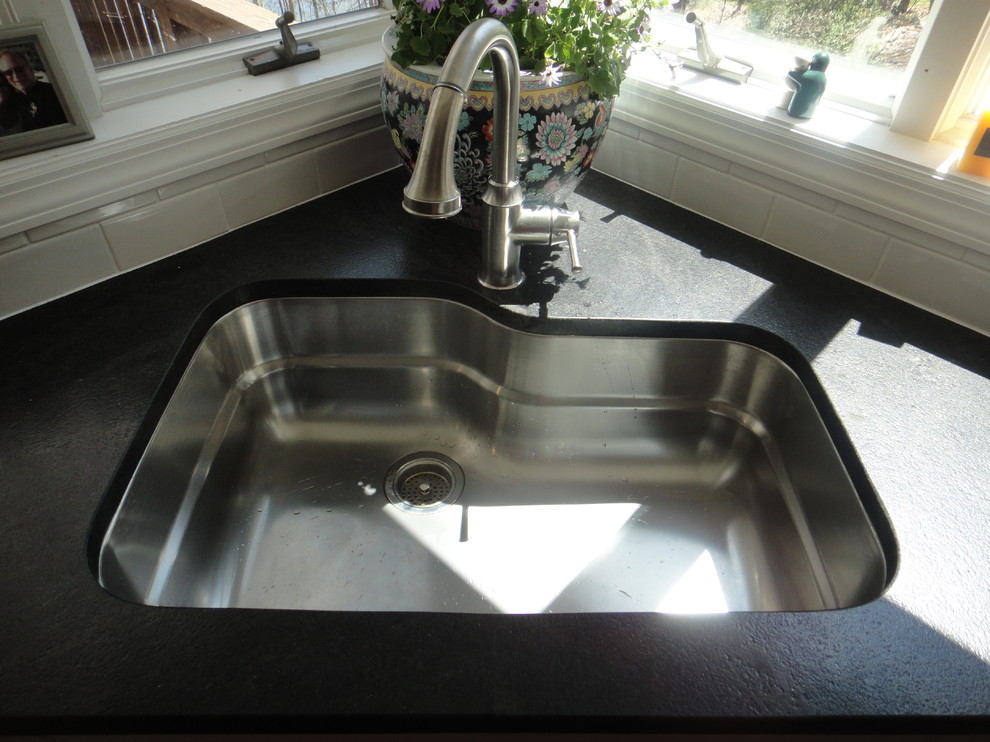 Inspiration for a transitional home design remodel in New York