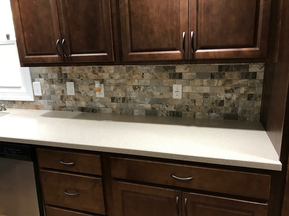 Example of a mid-sized transitional kitchen design