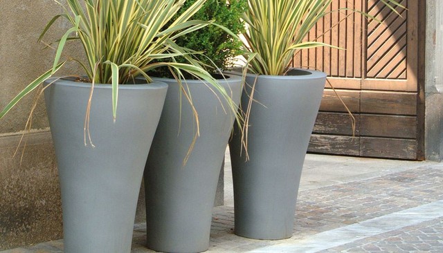 Ming High Outdoor Planters Round Pot by Serralunga