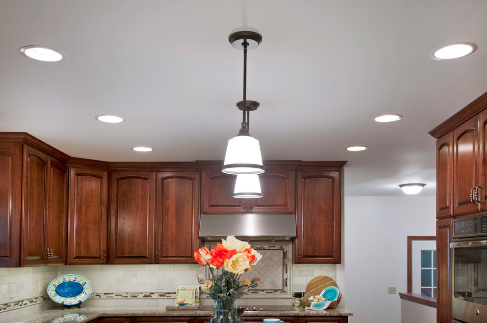 Home design - transitional home design idea in Columbus