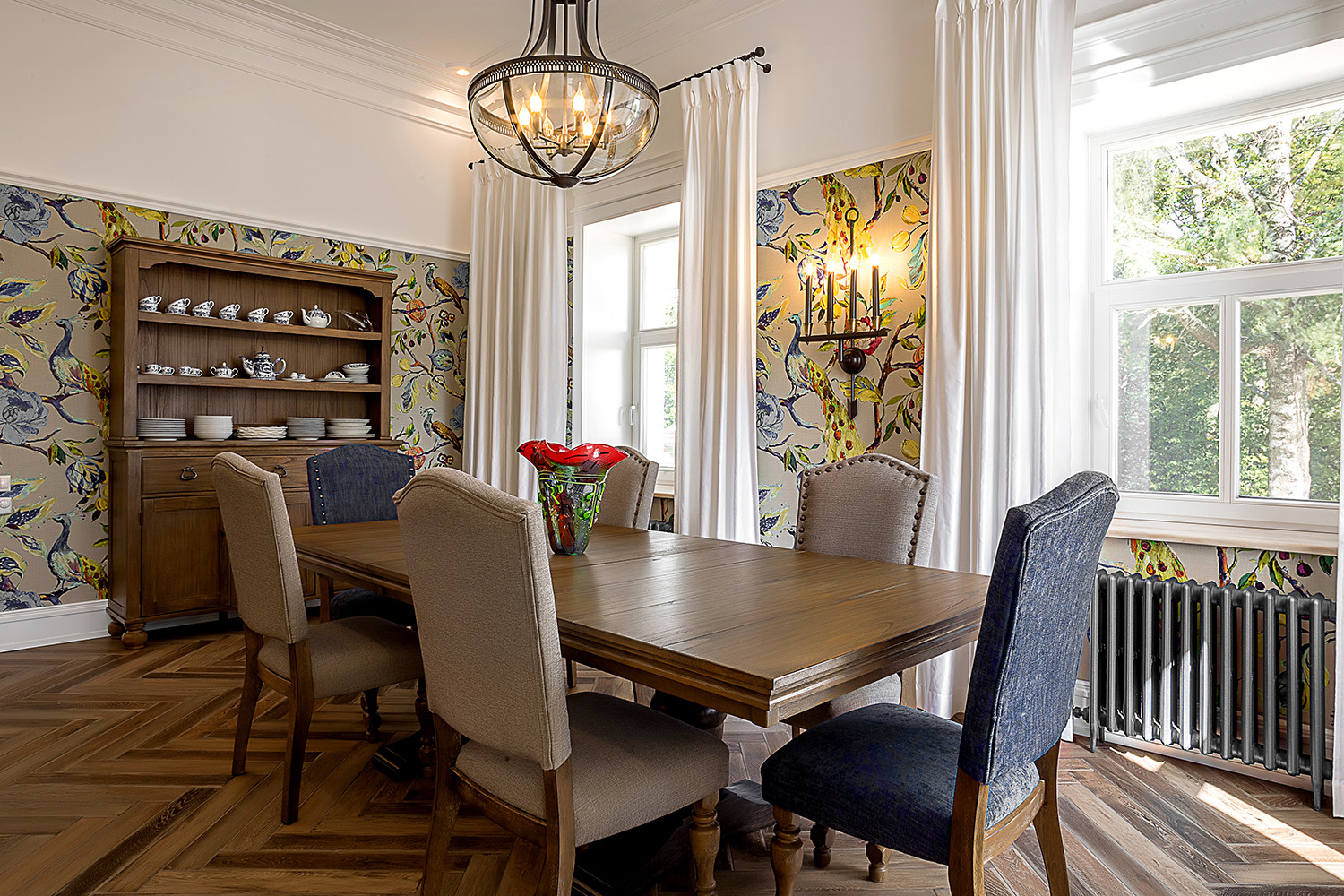 Столовая зона "Деревенский шик с историей"