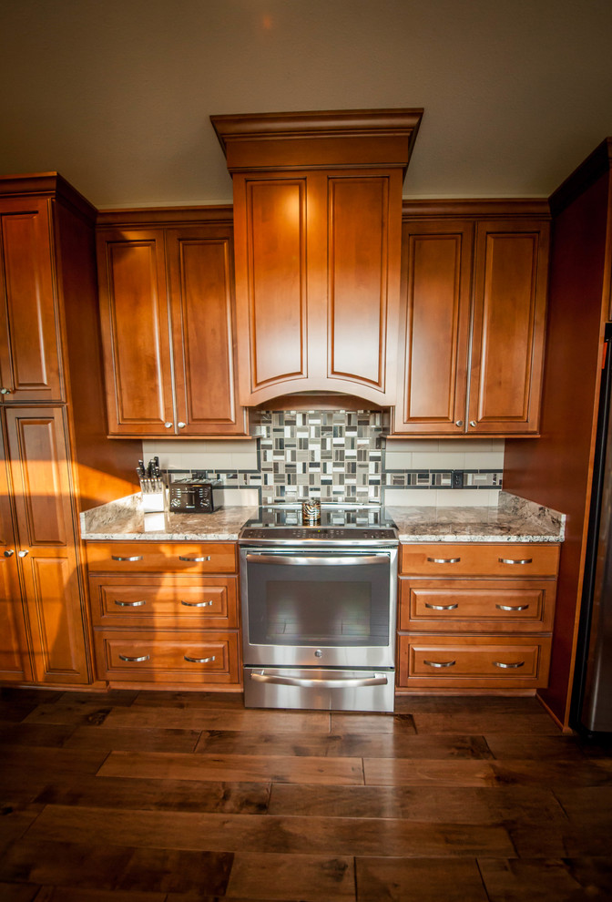 Kitchen - kitchen idea in Milwaukee