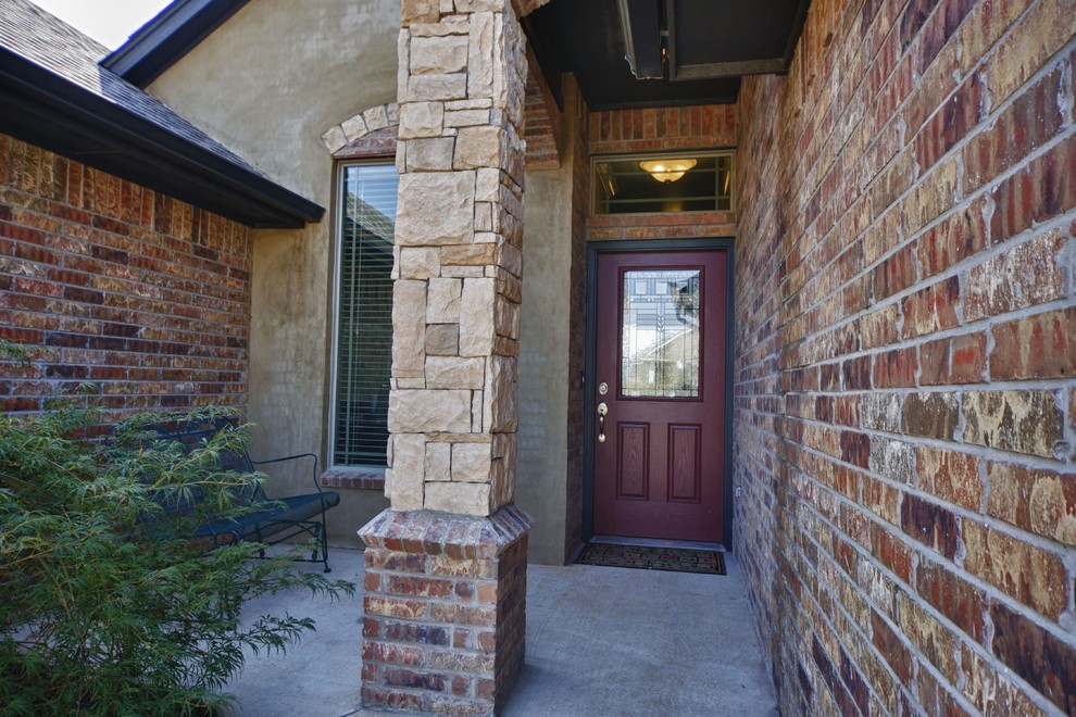 Photo of a traditional entryway in Oklahoma City.