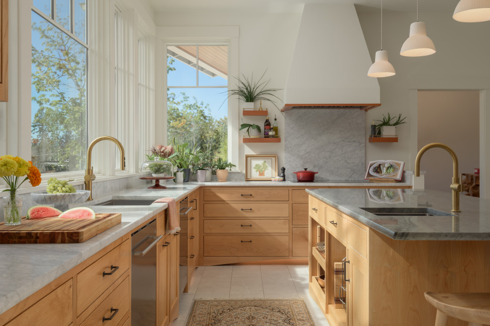 Kitchen - transitional kitchen idea