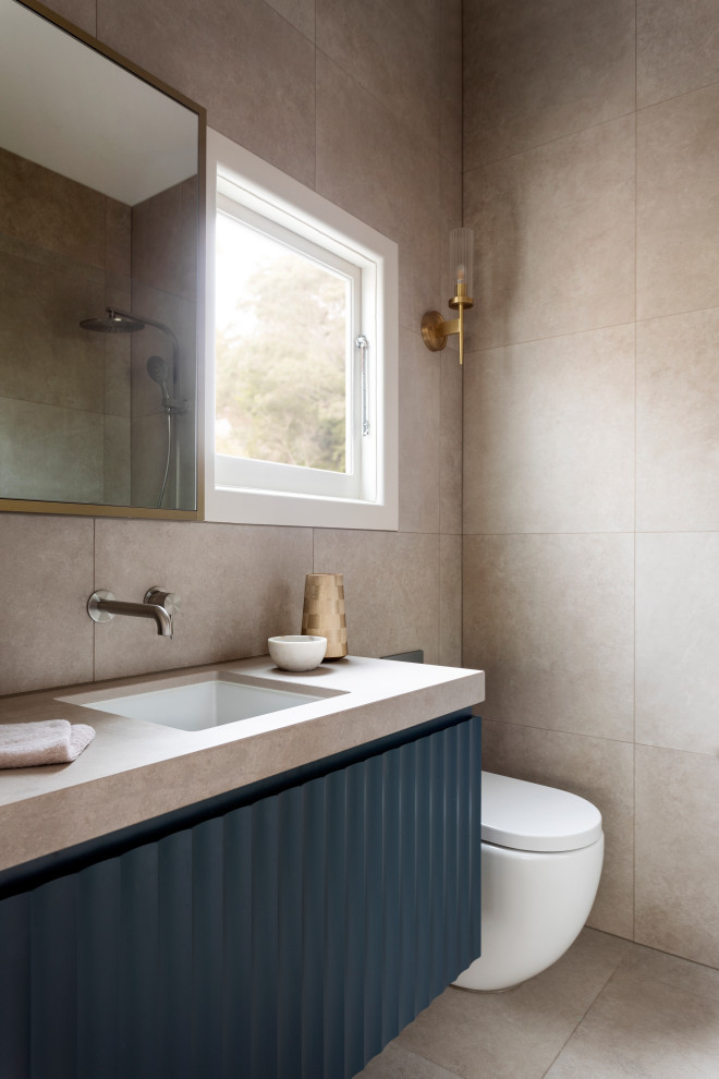 Photo of a contemporary bathroom in Melbourne.