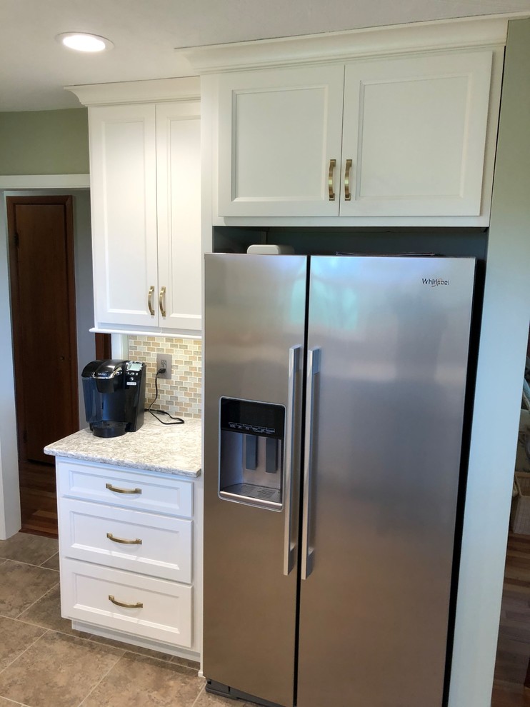 他の地域のトランジショナルスタイルのおしゃれなキッチンの写真