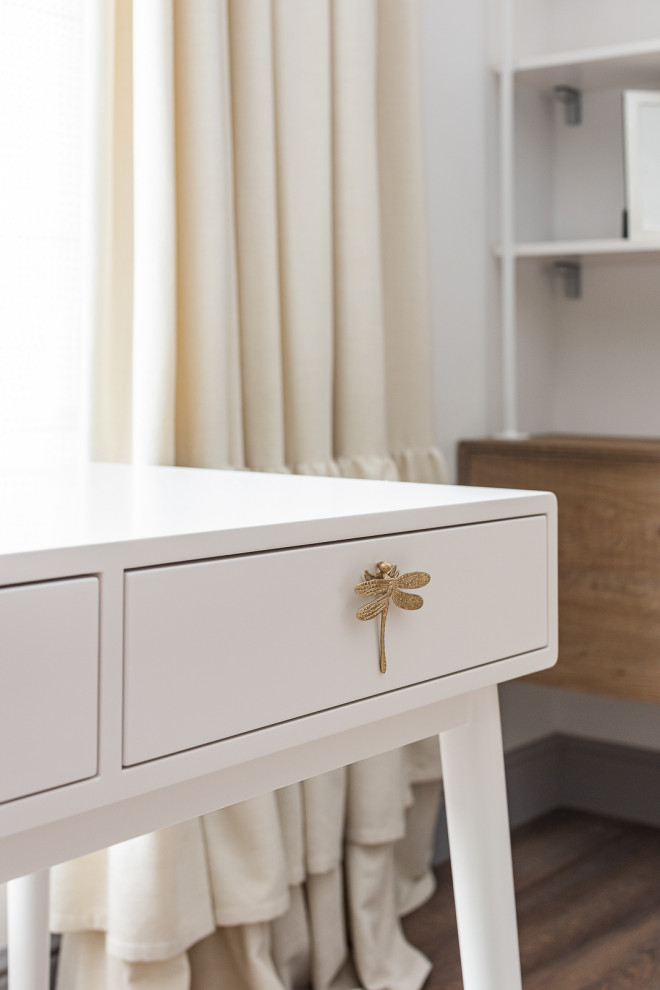 Стол. Фрагмент